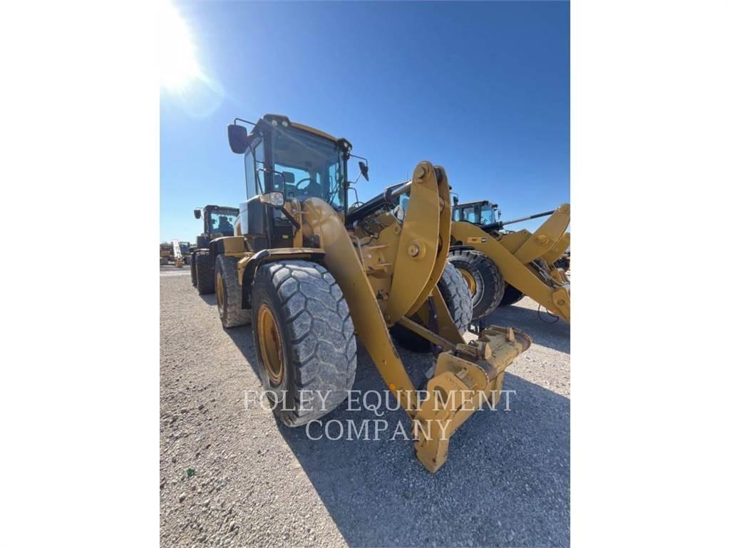 CAT 926M Pale gommate
