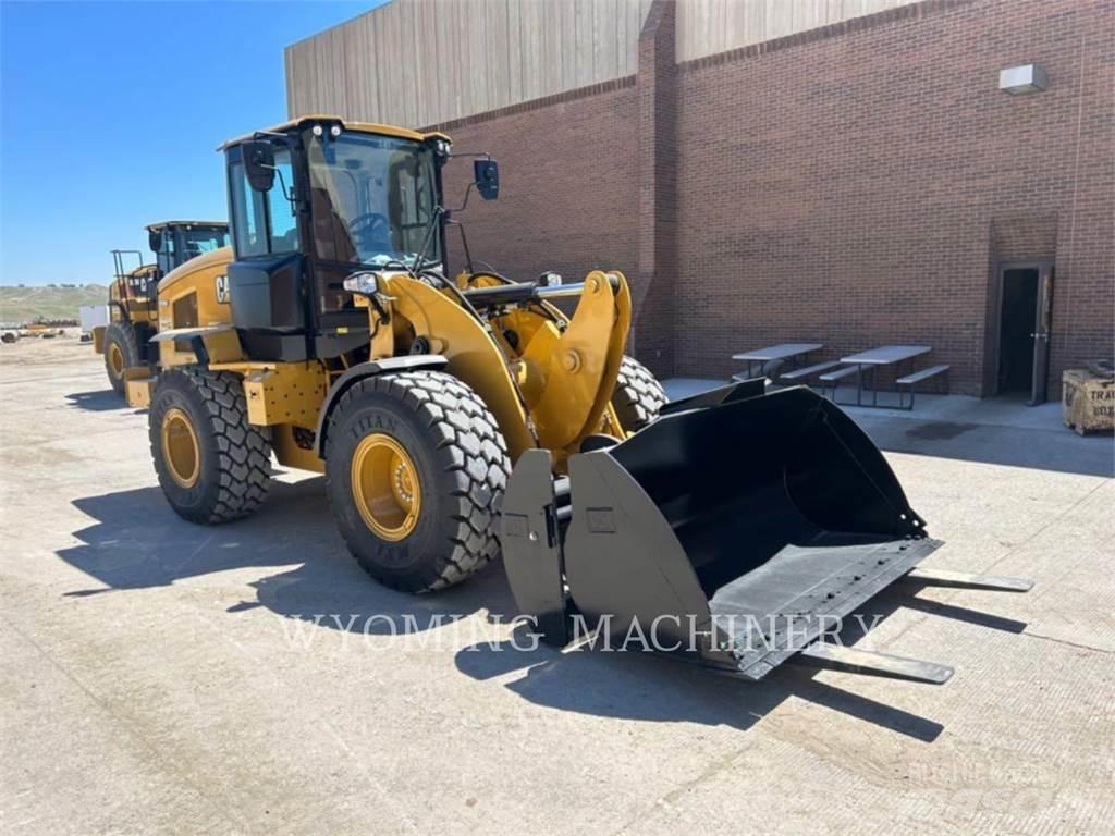CAT 926M Pale gommate