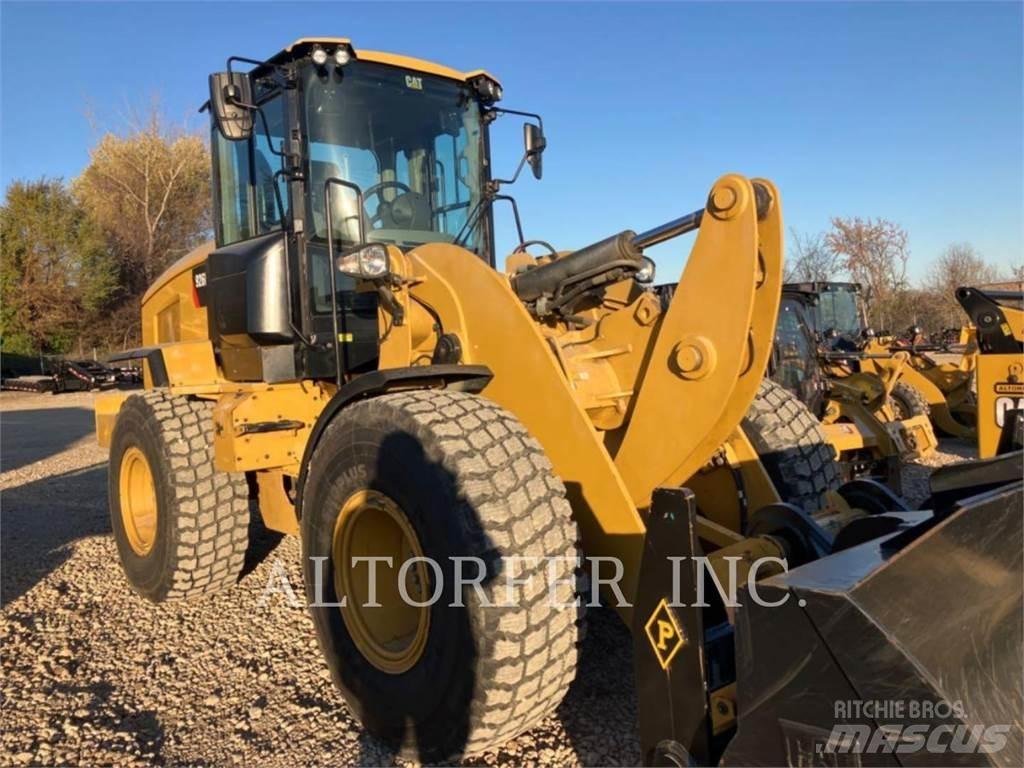 CAT 926M Pale gommate