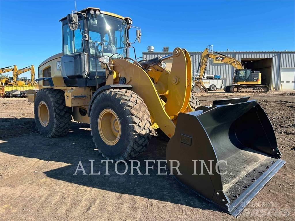 CAT 926M Pale gommate