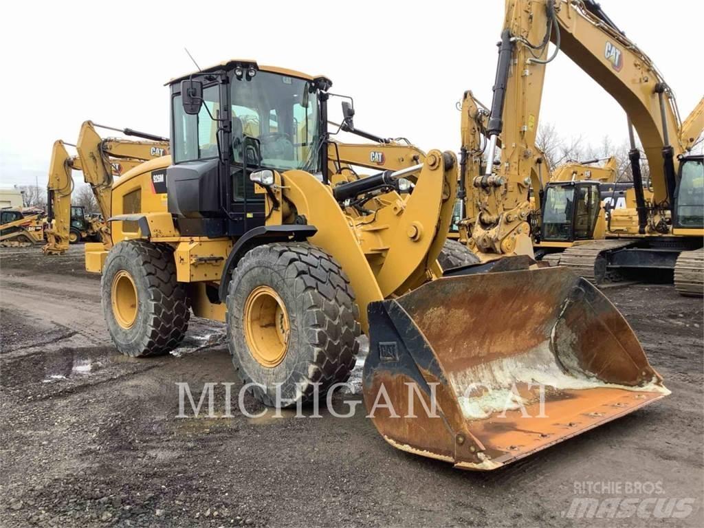 CAT 926M Pale gommate