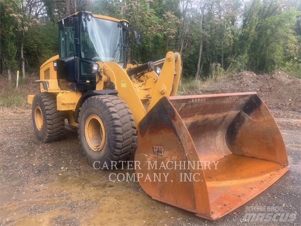 CAT 926M Pale gommate