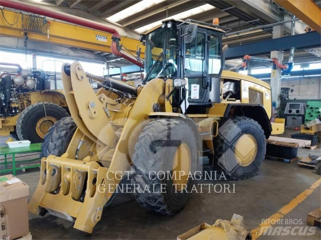 CAT 926M Pale gommate