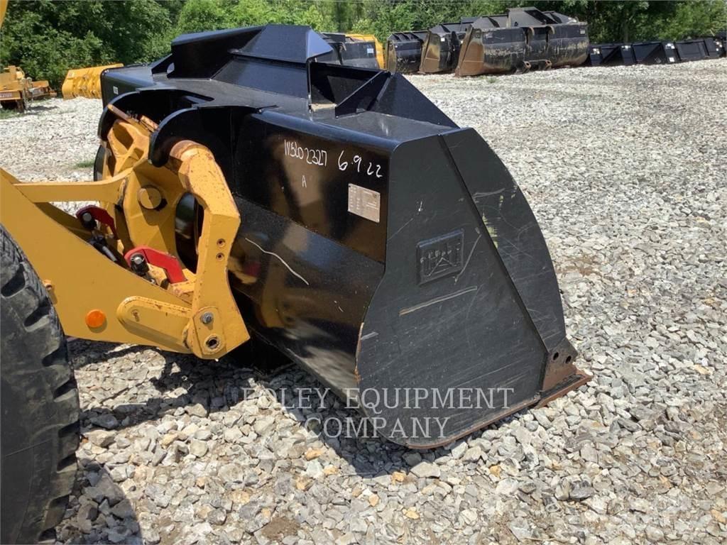 CAT 926M Pale gommate