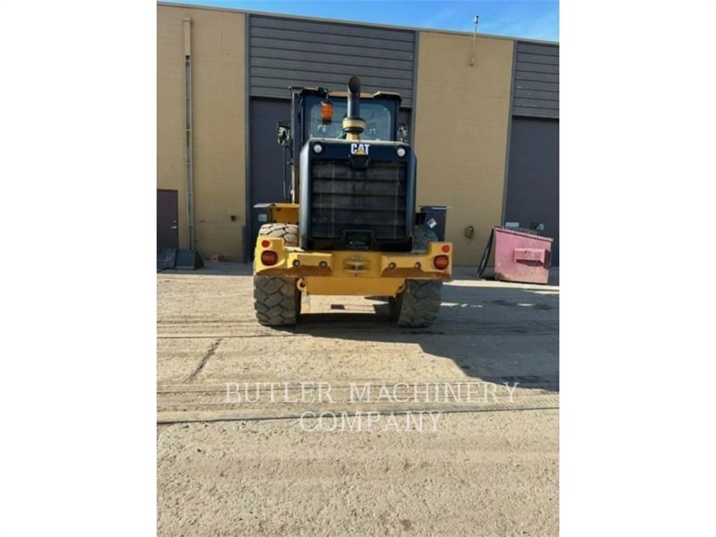 CAT 926M Pale gommate