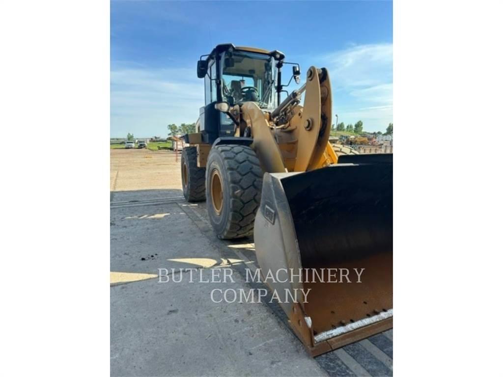 CAT 926M Pale gommate