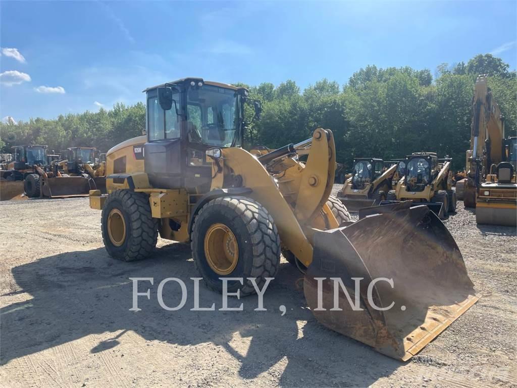 CAT 926M Pale gommate