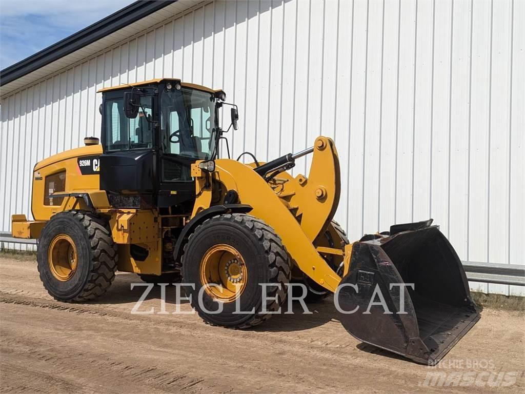CAT 926M Pale gommate