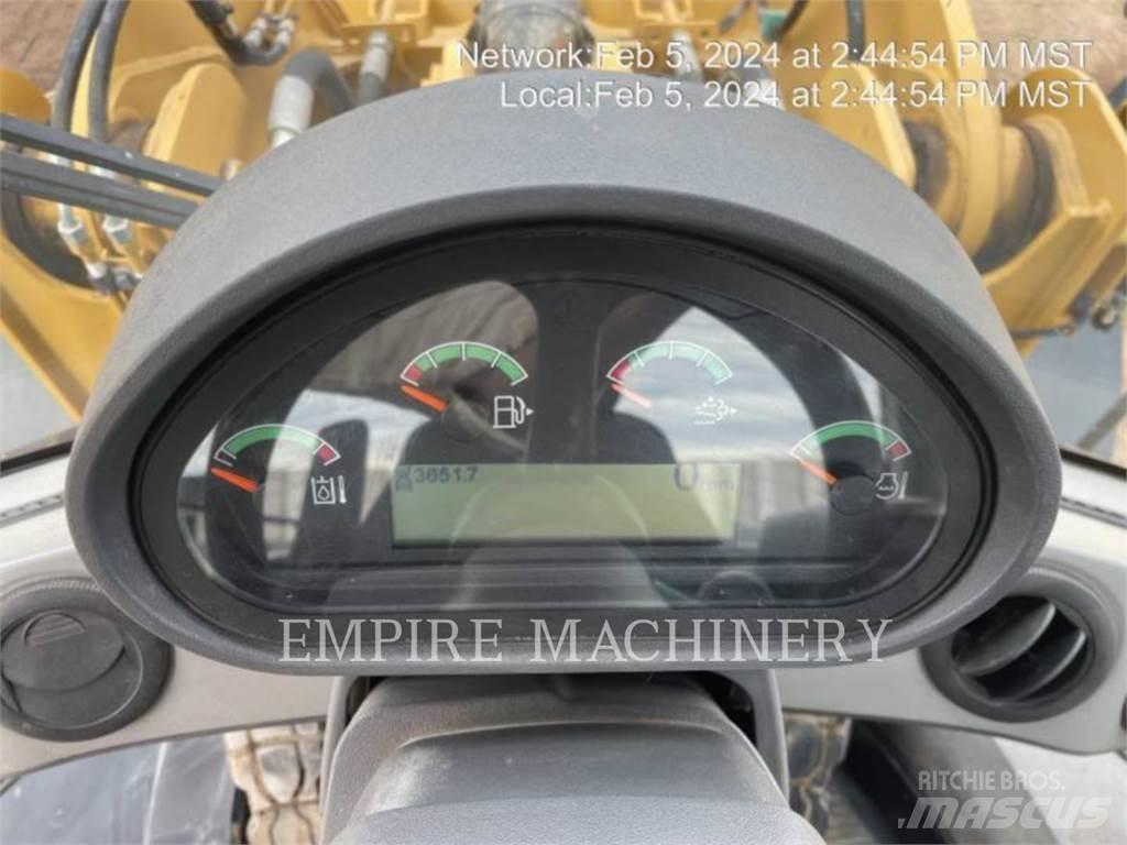 CAT 926M Pale gommate