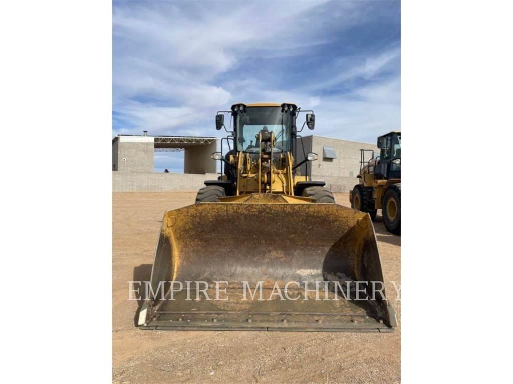 CAT 926M Pale gommate