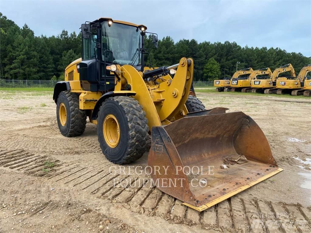 CAT 926M Pale gommate