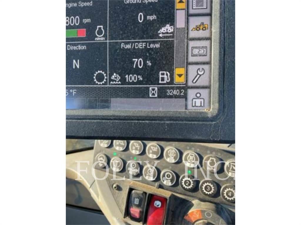 CAT 926M Pale gommate