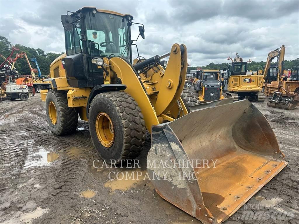 CAT 926M Pale gommate