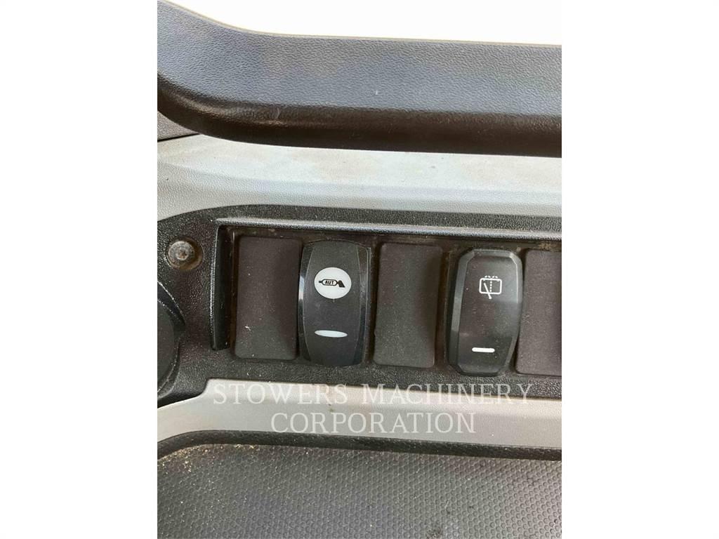 CAT 926M Pale gommate
