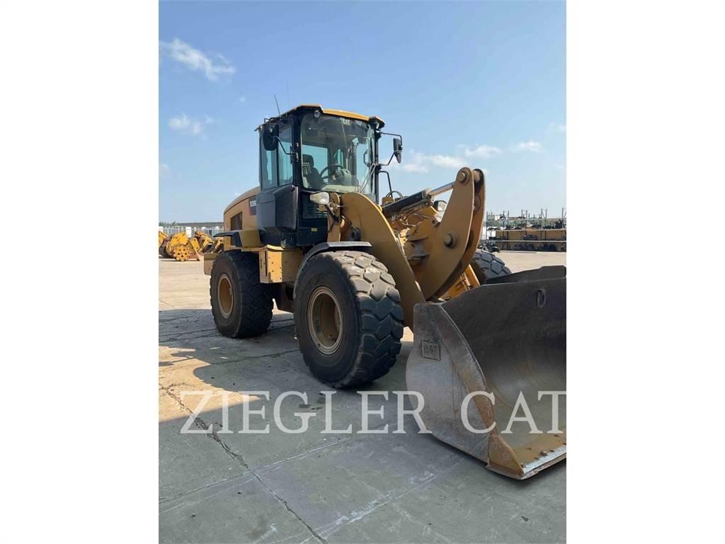 CAT 926M Pale gommate