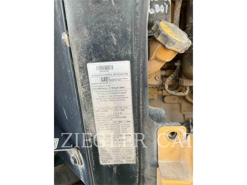 CAT 926M Pale gommate