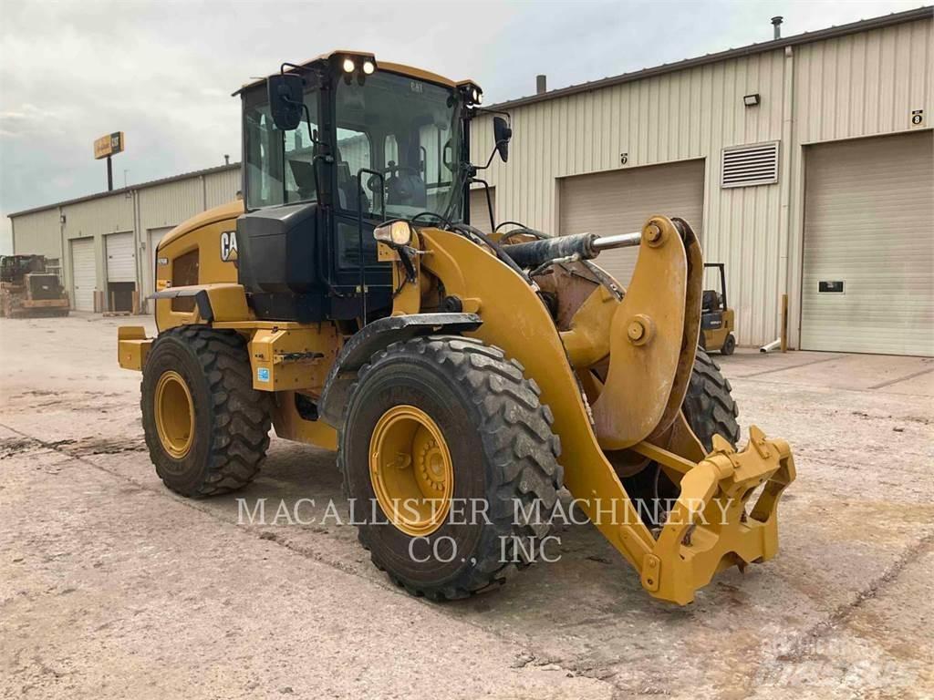 CAT 926M Pale gommate
