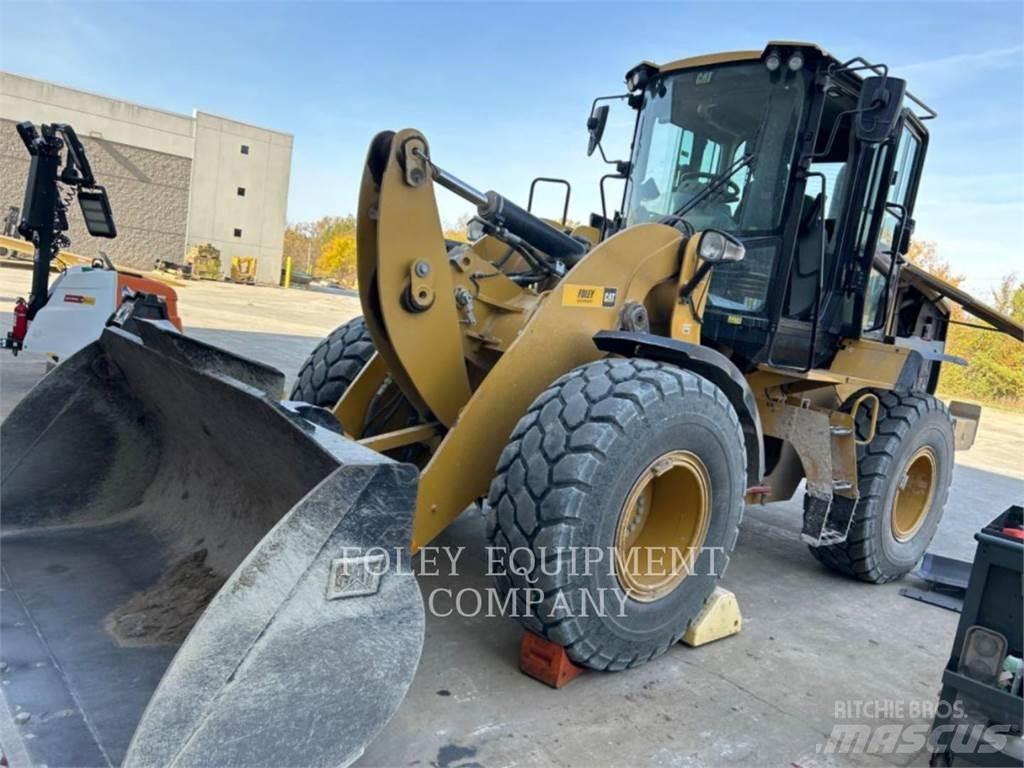 CAT 926M Pale gommate