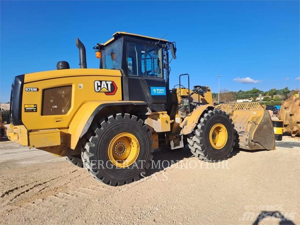 CAT 926M Pale gommate