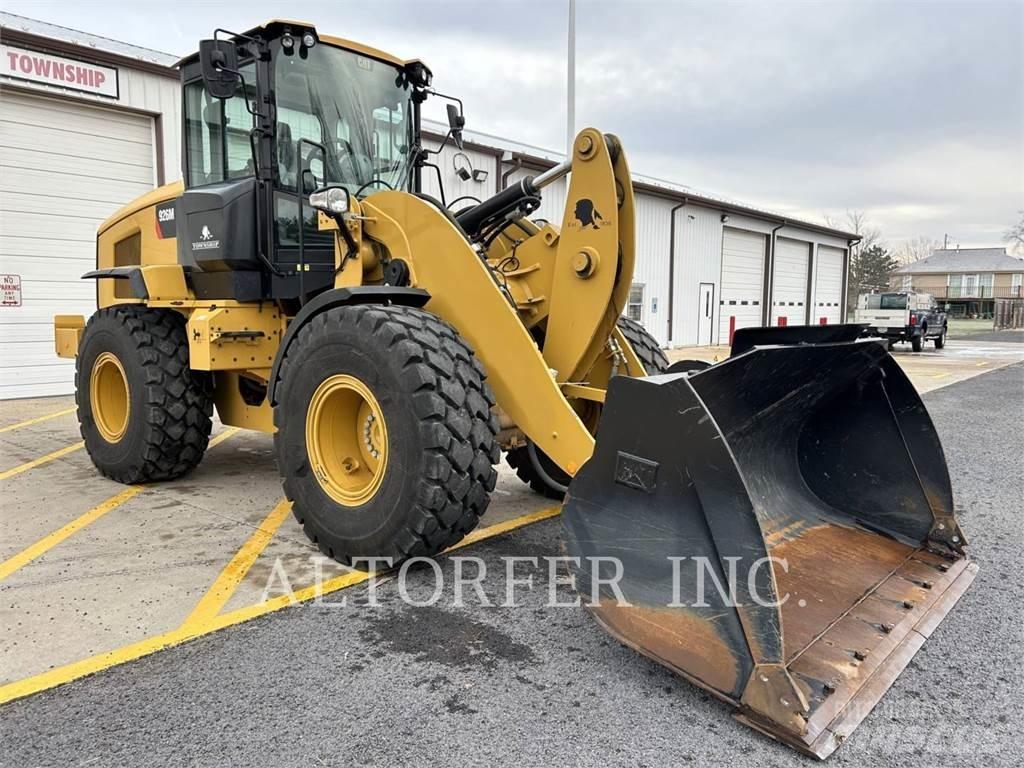 CAT 926M Pale gommate