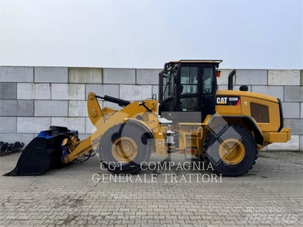 CAT 926M Pale gommate