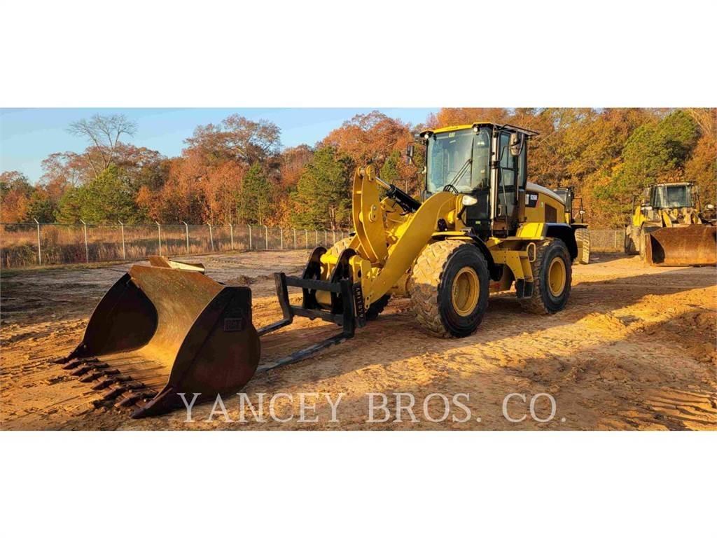 CAT 926M Pale gommate