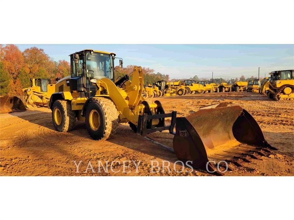 CAT 926M Pale gommate