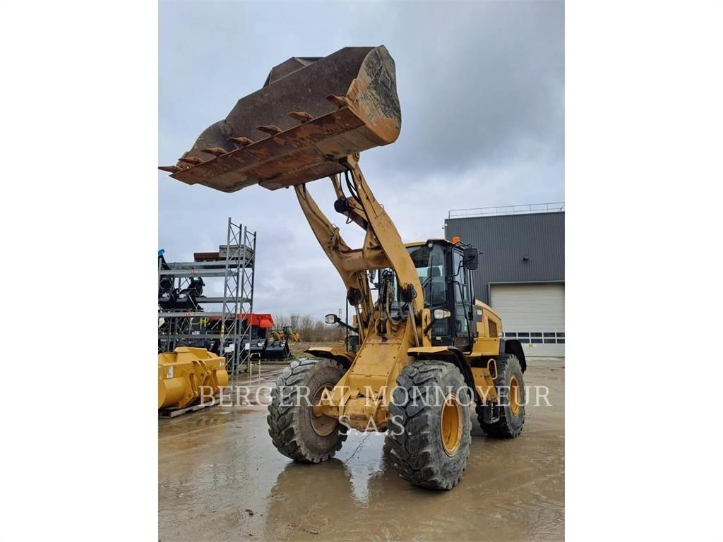CAT 926M Pale gommate