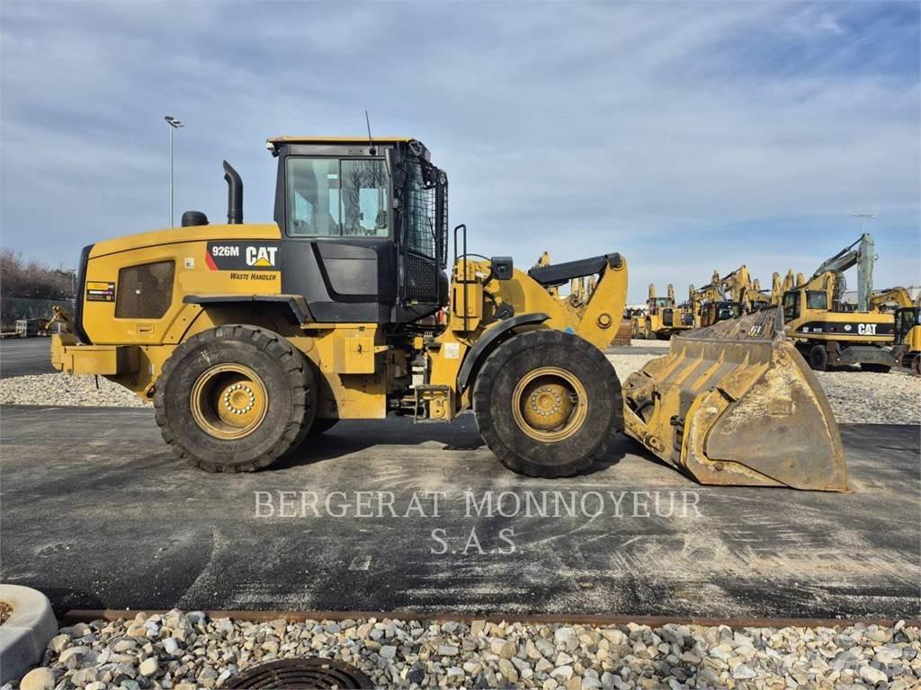CAT 926M Pale gommate