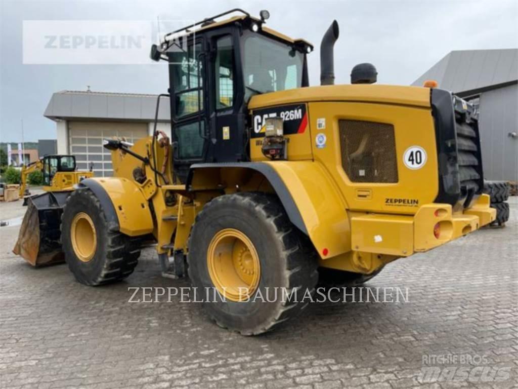 CAT 926M Pale gommate