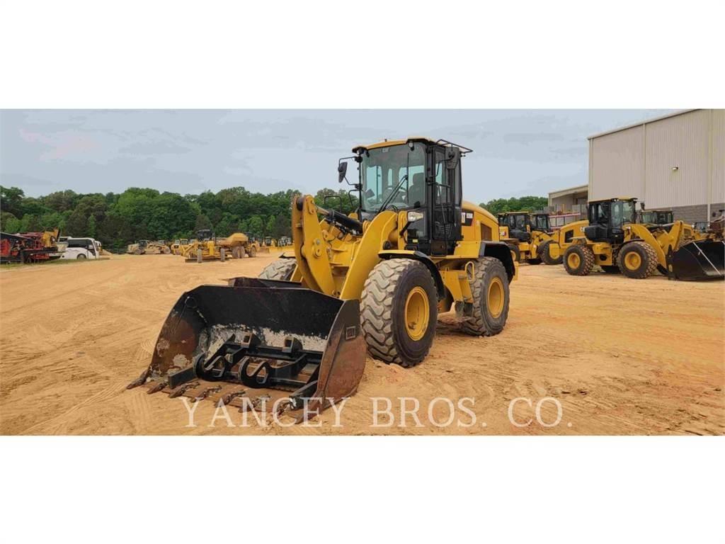 CAT 926M Pale gommate