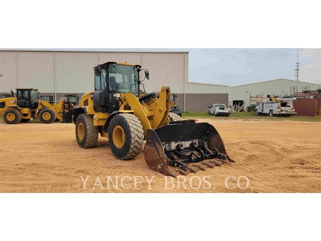 CAT 926M Pale gommate