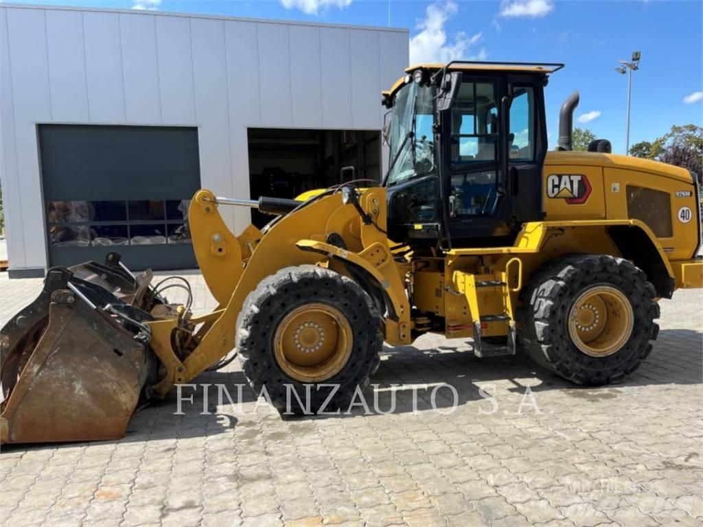 CAT 926M Pale gommate