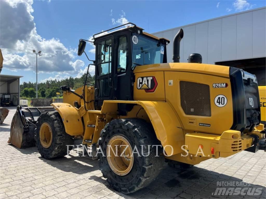 CAT 926M Pale gommate