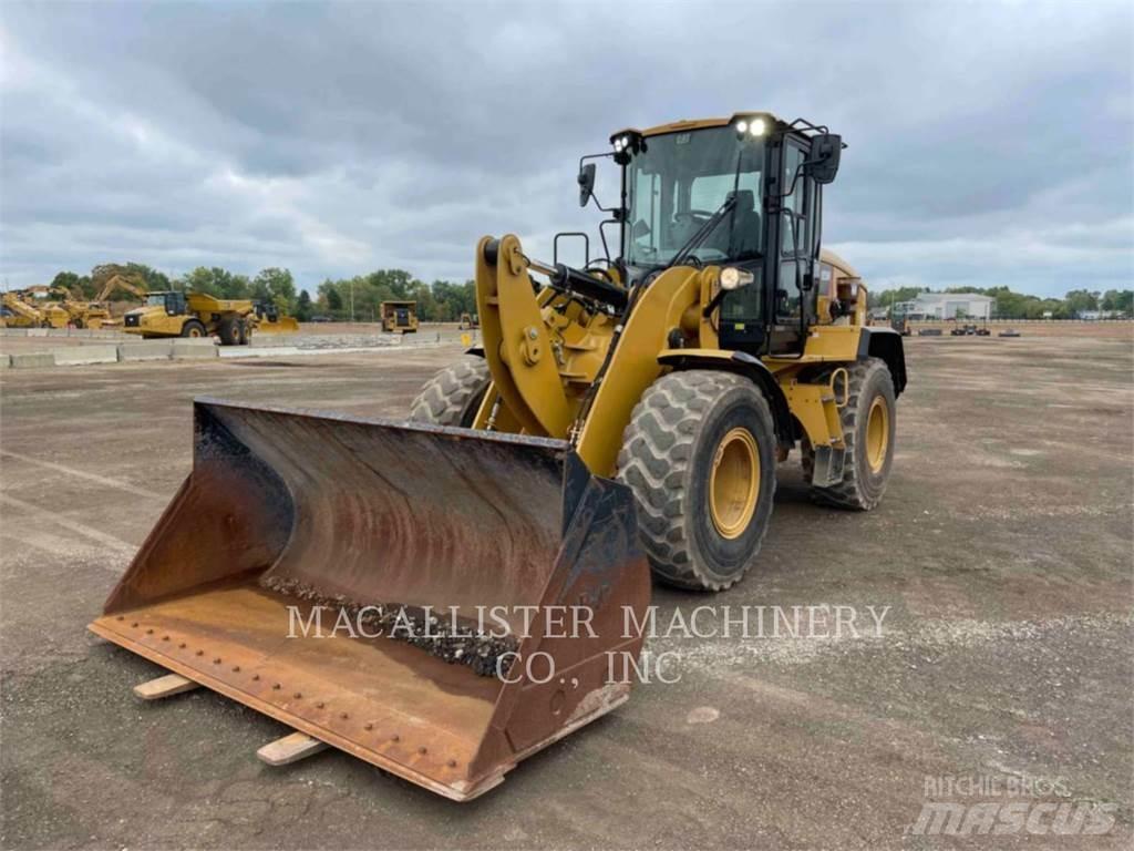 CAT 926M Pale gommate