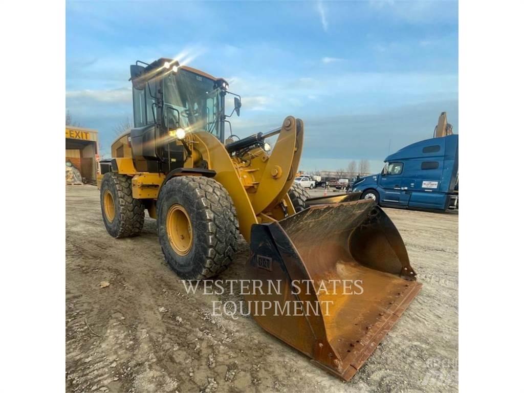 CAT 926M Pale gommate