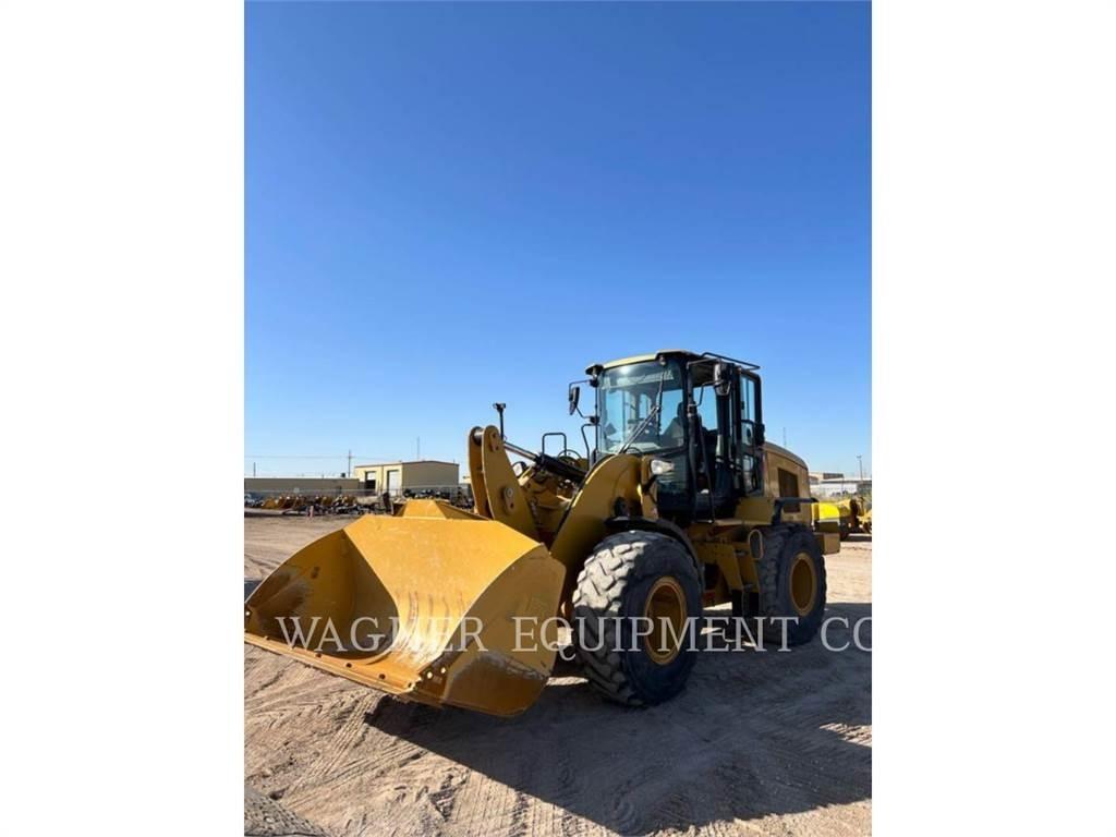 CAT 926M Pale gommate
