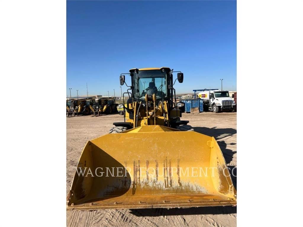 CAT 926M Pale gommate