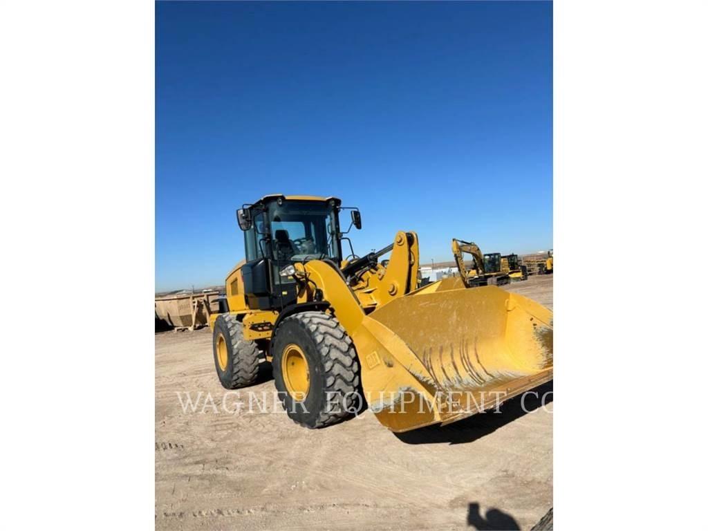 CAT 926M Pale gommate