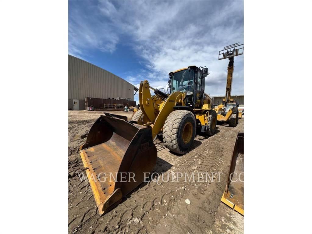 CAT 926M Pale gommate