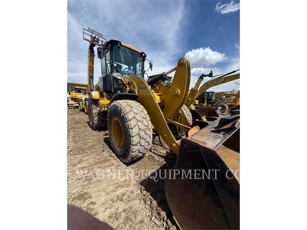 CAT 926M Pale gommate