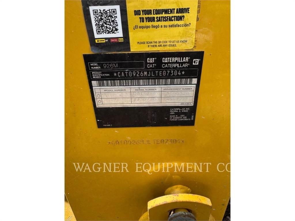CAT 926M Pale gommate