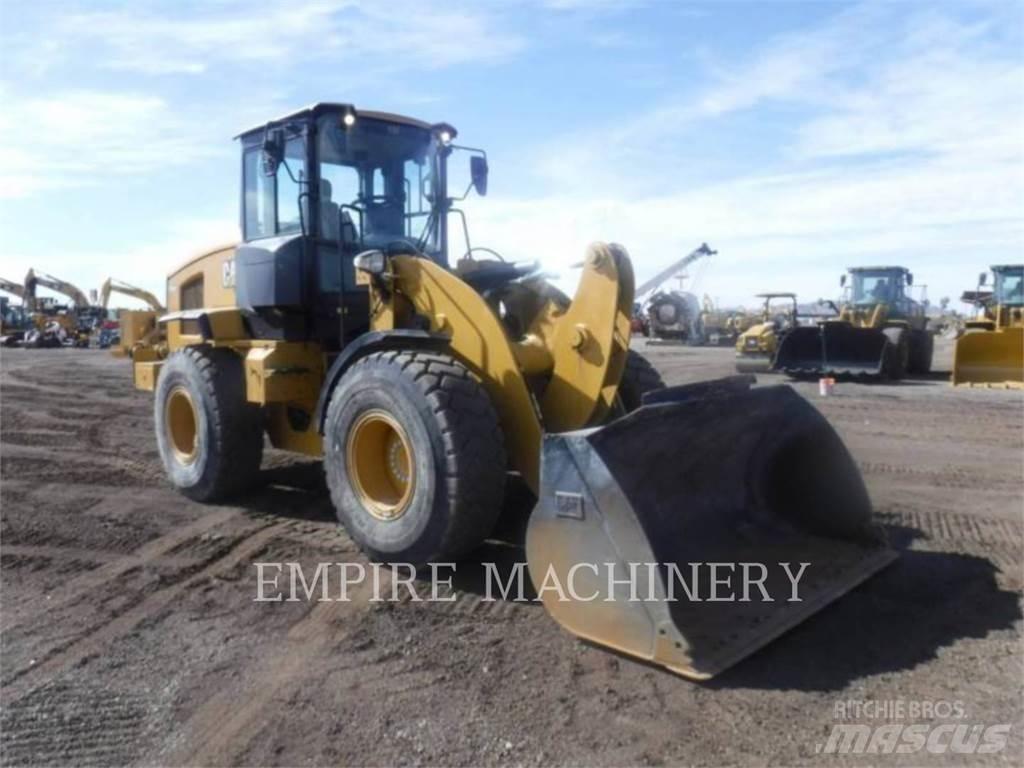 CAT 926M Pale gommate