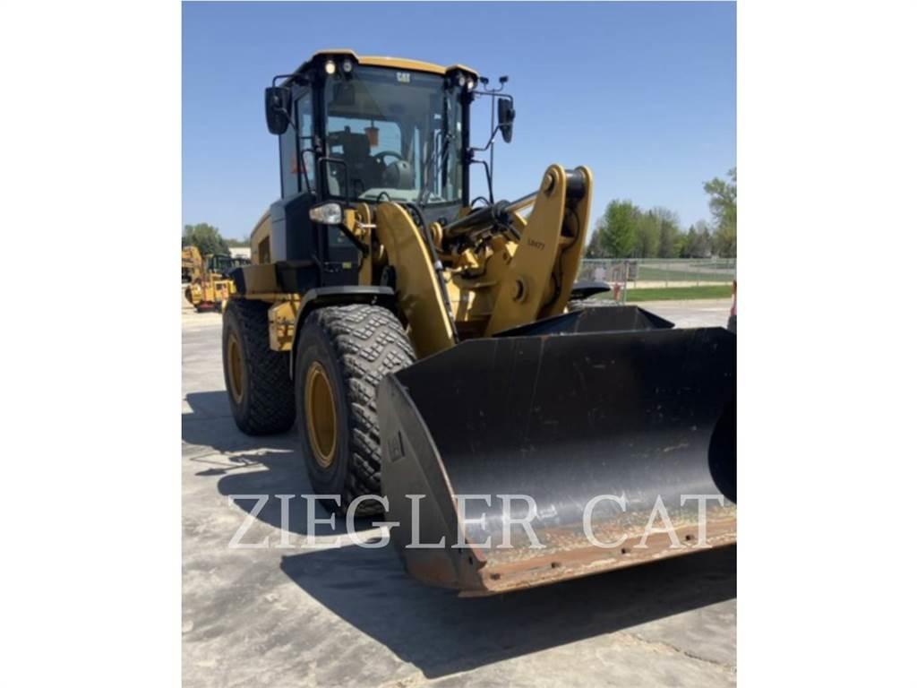 CAT 926M Pale gommate