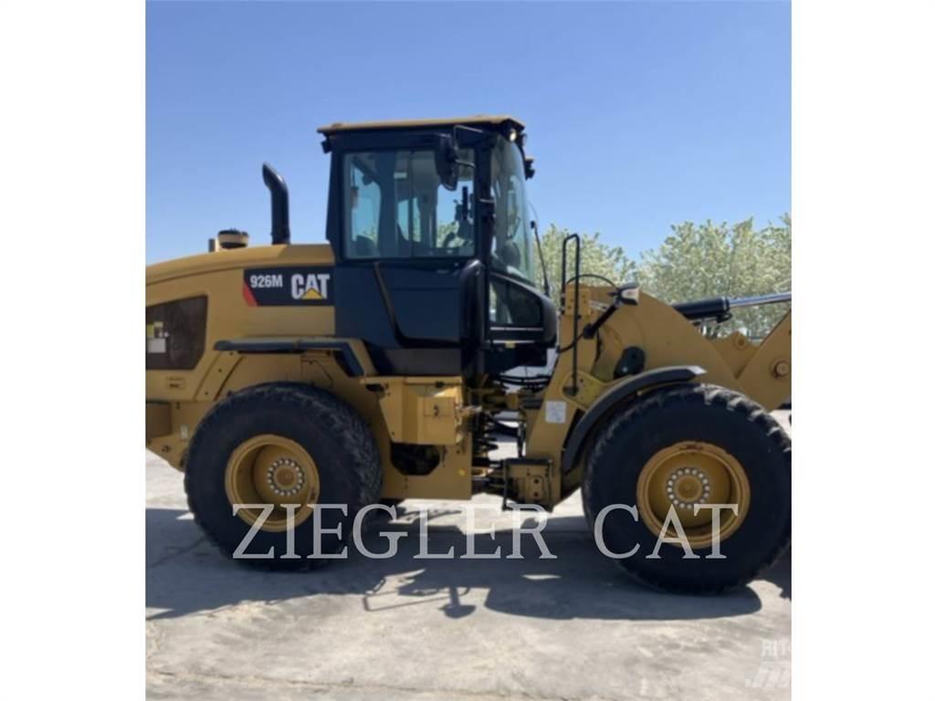 CAT 926M Pale gommate