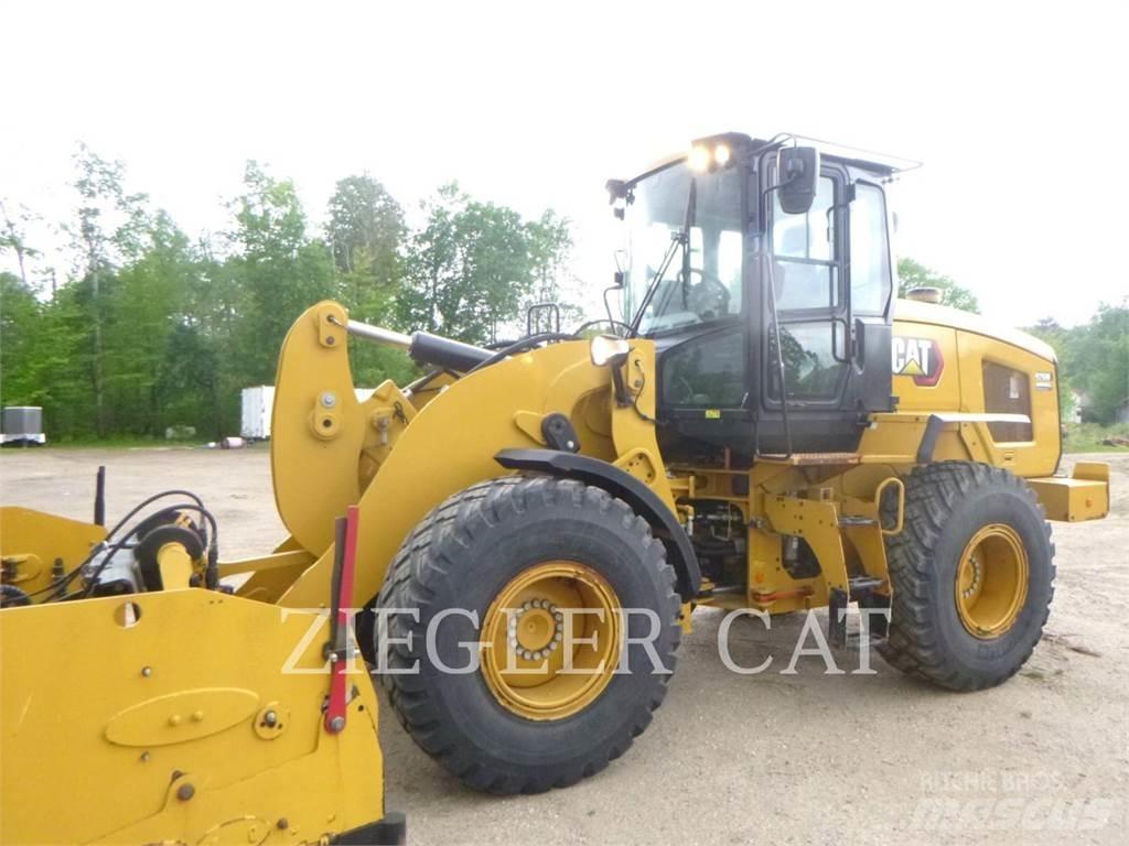CAT 926M Pale gommate