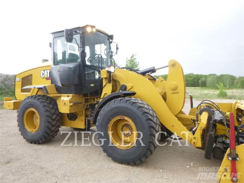 CAT 926M Pale gommate