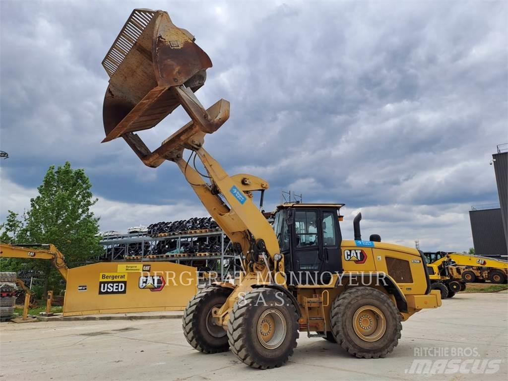 CAT 926M Pale gommate