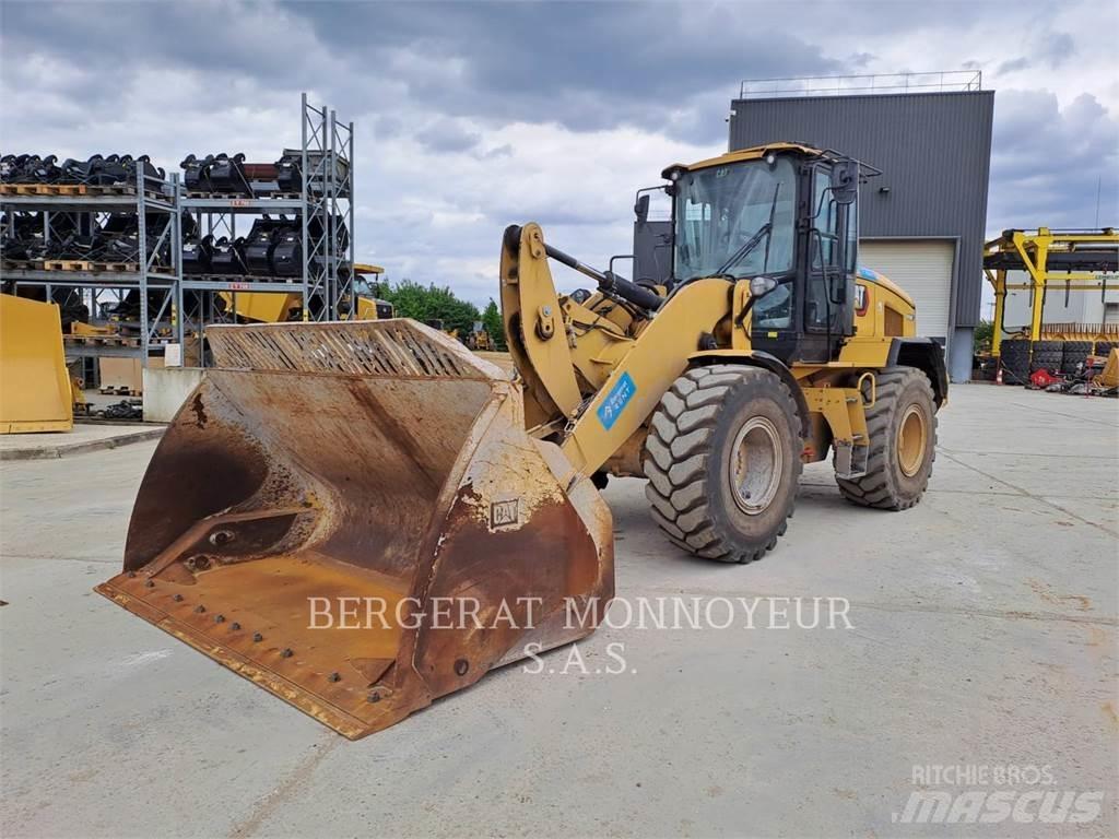 CAT 926M Pale gommate