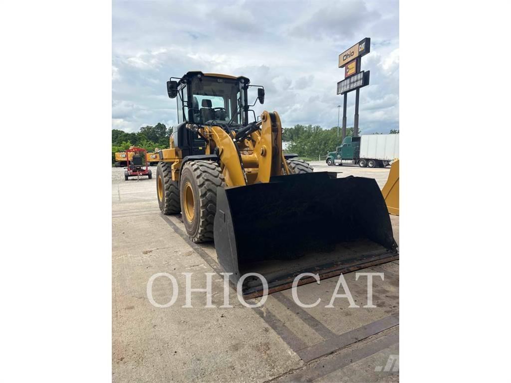 CAT 926M Pale gommate